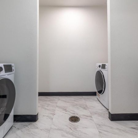 Reese Tower Aparthotel Тълса Екстериор снимка